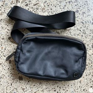Lululemon Everywhere Belt Bag Black